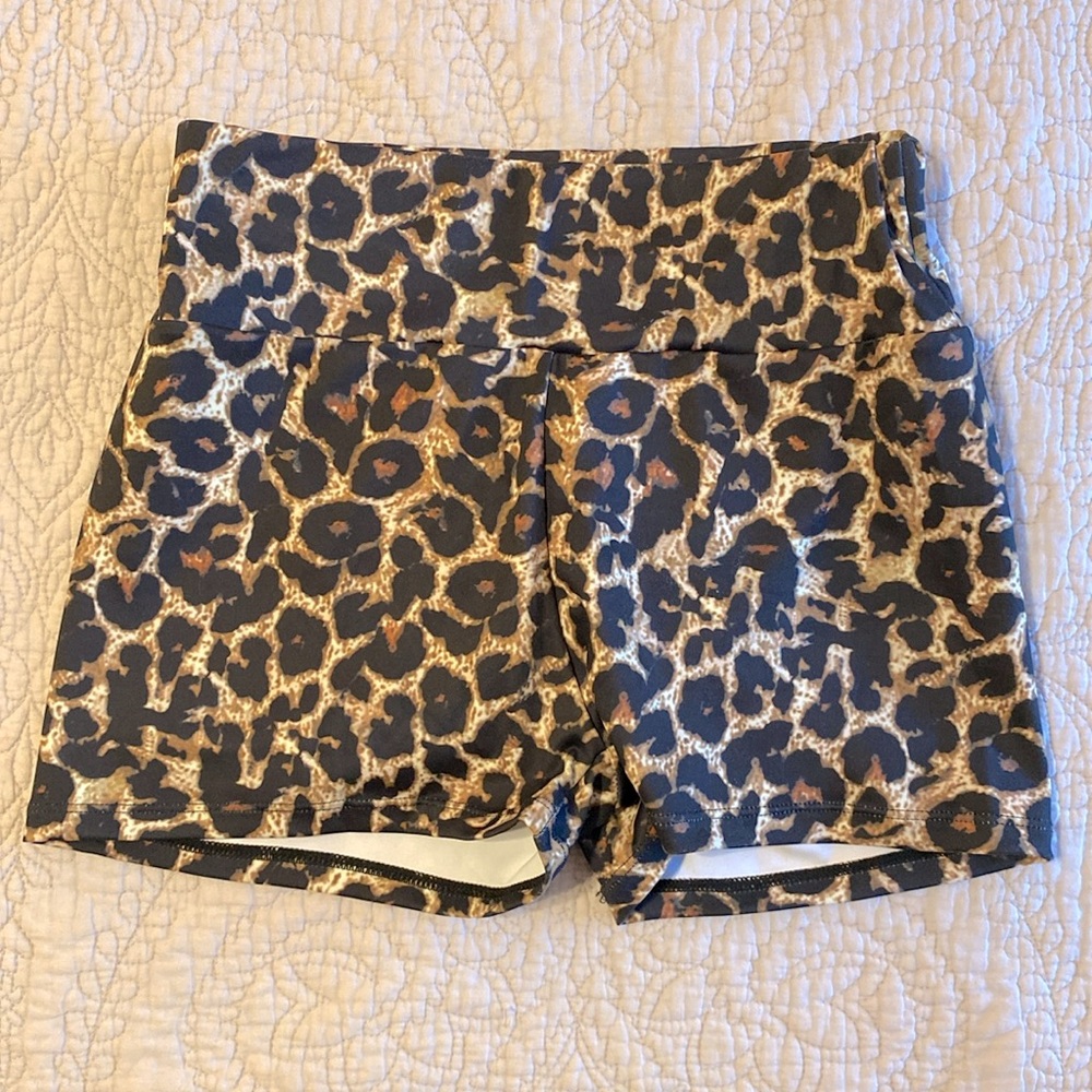 Leopard Scrunch Bottom Shorts